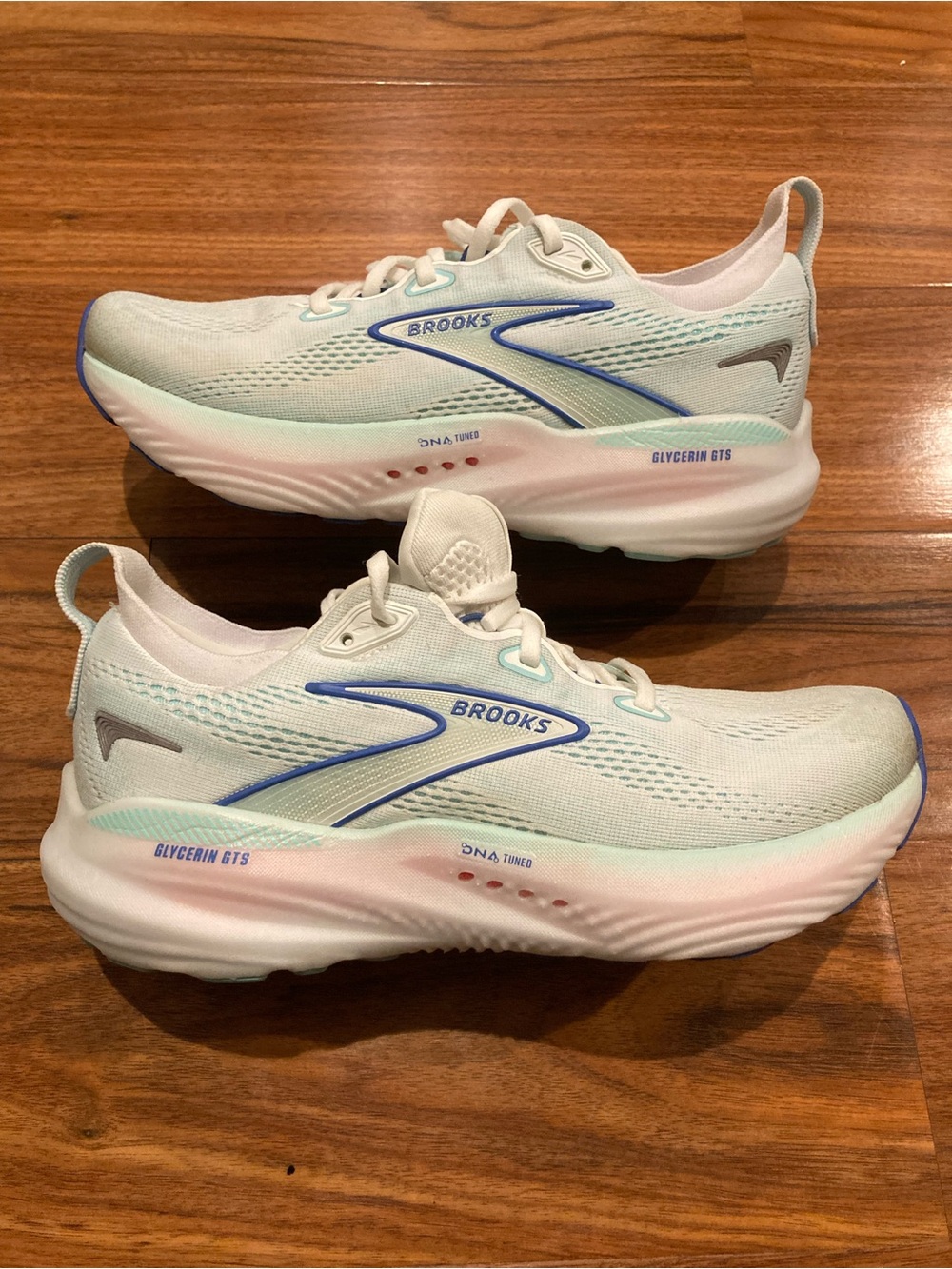 Brooks Womens Glycerin GTS 22 1204351B110 White Running Shoes Sneakers SZ 8.5B